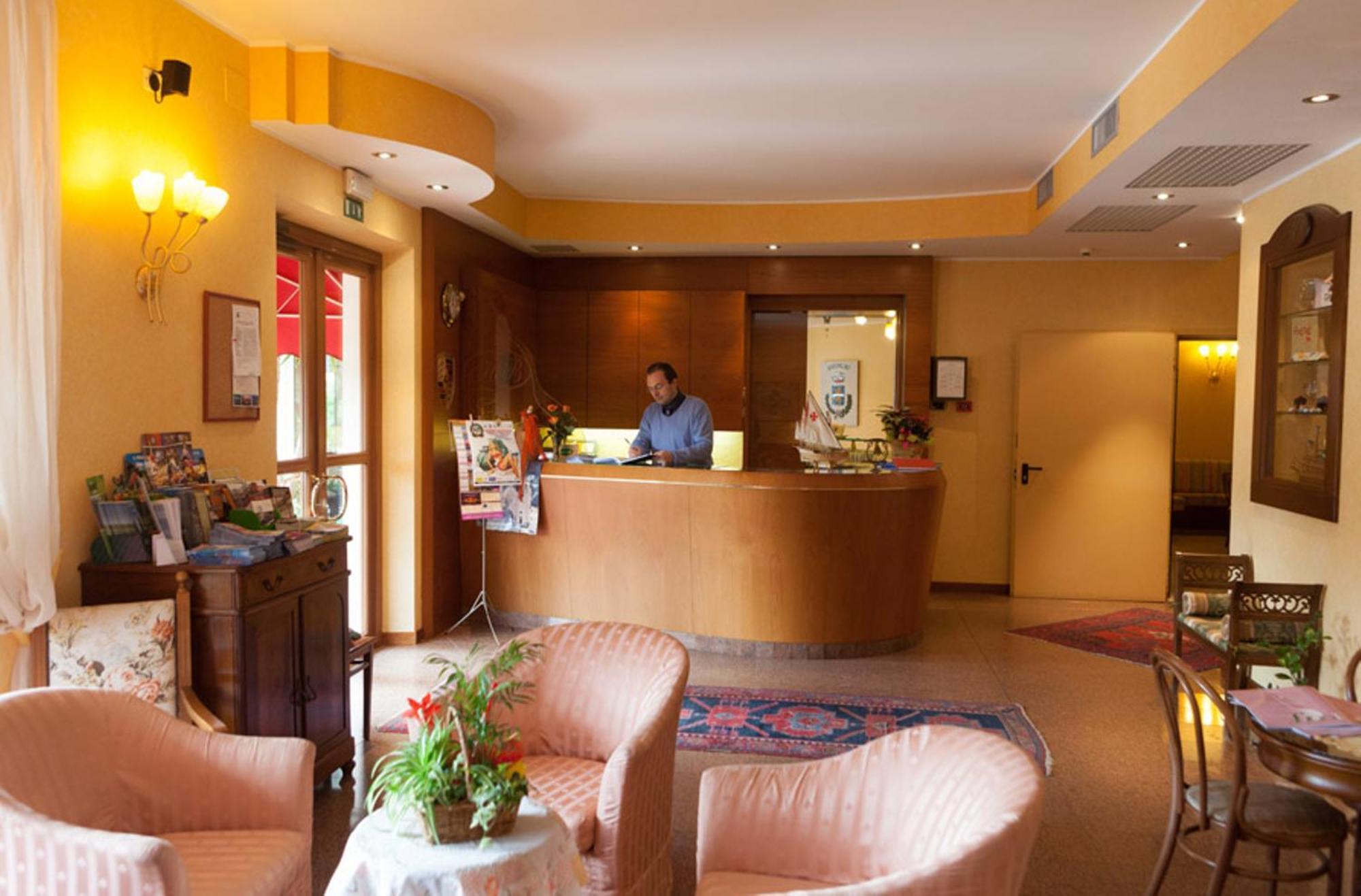 Hotel Bologna Бардолино Экстерьер фото